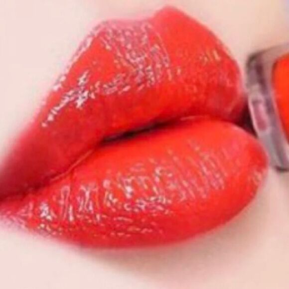 M.A.C. COSMETICS Shot of Colour Lip Oil in Flash Me. Full Size. NEW. - Picture 2 of 6